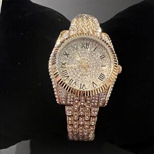 Elegant Gold Quartz Women's Watch